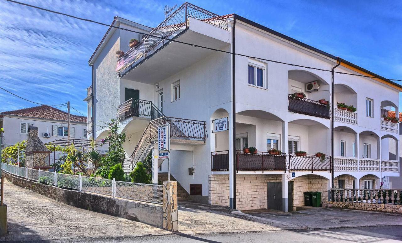 Apartments Milenka トロギール エクステリア 写真